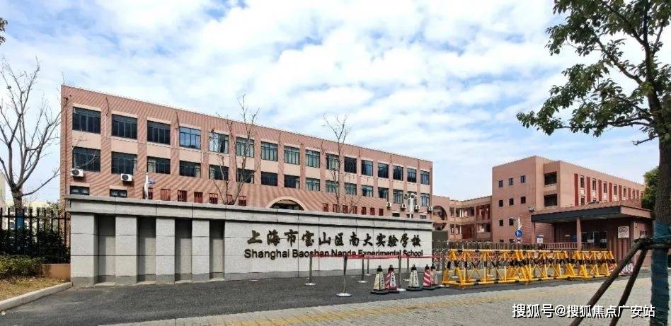 售楼中心电线年楼盘→首页网站→楼盘测评→中心电线小时热线电话尊龙凯时新版APP首页中建中环铂樾售楼处电话→中建中环铂樾(图9)